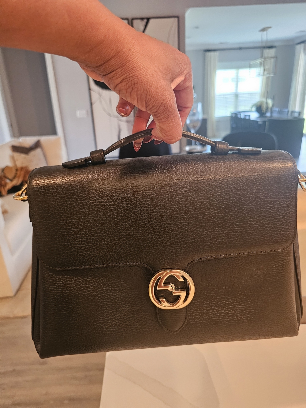 Gucci Black Leather Shoulder Bag with Gold Chain and GG Logo - Picture 2 of 7